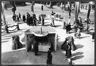 605606 Afbeelding van de stand van het Nederlandsch Agrarisch Front (N.A.F.) op het Vredenburg (op de hoek met de Lange ...